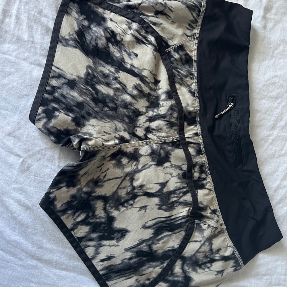 Lululemon Speed Up Shorts - Picture 2 of 5